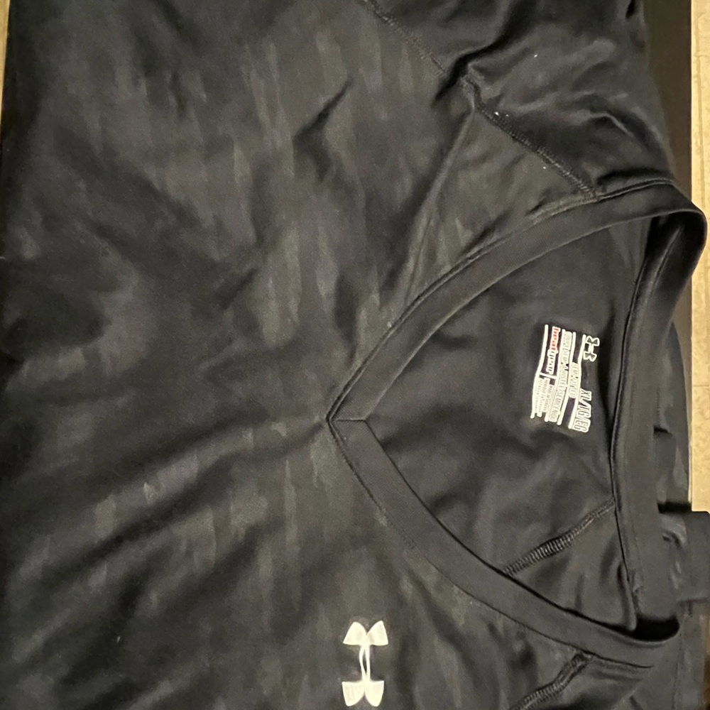 Under Armour Men's Black Shirt